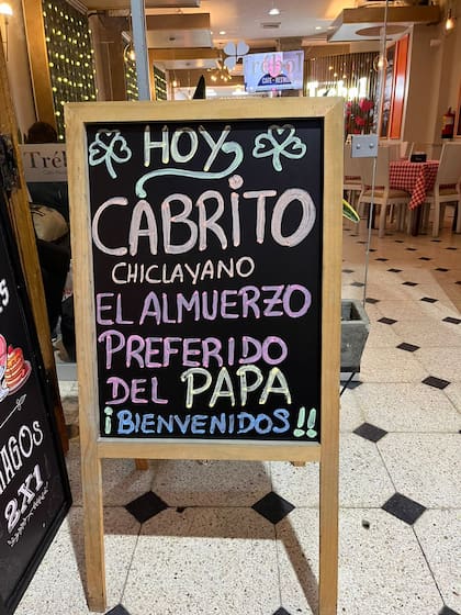 Un oportuno cartel en un restaurante de Chiclayo