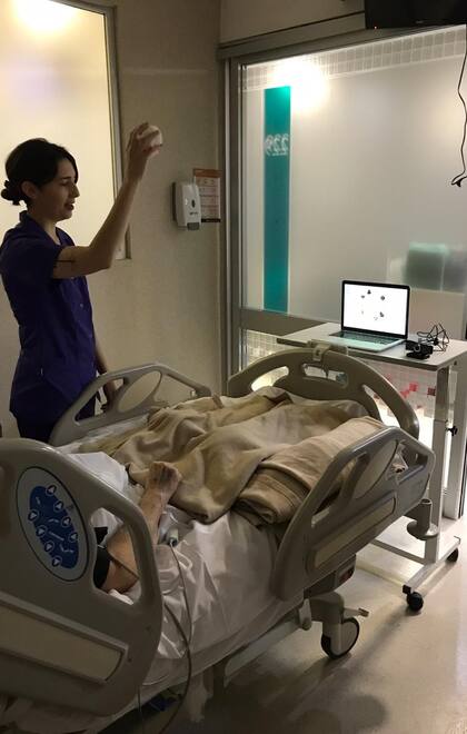 Un paciente prueba un C3D en la Unidad de Terapia Intensiva del Sanatorio Güemes