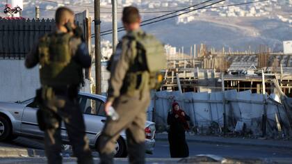 Un palestino murió de un balazo hoy luego de intentar apuñalar a un guardia de seguridad israelí