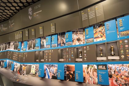 Un panel especial homenajea a todos los campeones del mundo.