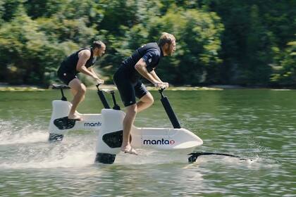 Un par de Hydrofoiler XE-1 en acción