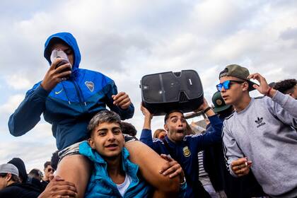 Un parador tranquilo y pequeño es el lugar donde cientos de jóvenes se juntar por las tardes.