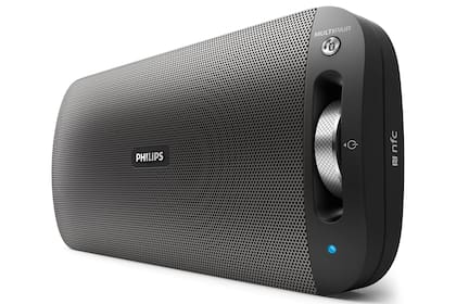 Un parlante Bluetooth Philips; tiene un chip NFC en el lateral derecho, lo que lo vinculará con cualquier teléfono que tenga un chip NFC y se apoye en esa zona