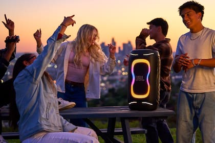 Un parlante JBL Partybox 130