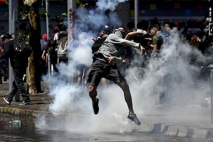 Hay 15 muertos en Chile, tras las protestas y saqueos