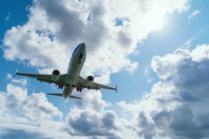 Un pasajero compartió cómo su experiencia al encontrar fluidos extraños debajo de su asiento