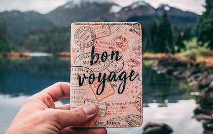 Un pasaporte identifica a un viajero como ciudadano de un país