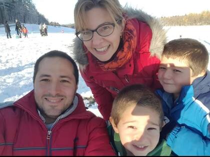 Un paseo por la nieve en Lausanne junto a su marido y sus dos hijos.