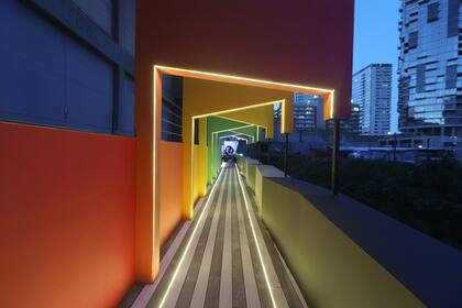 Un pasillo que propicia lo lúdico en el transitar