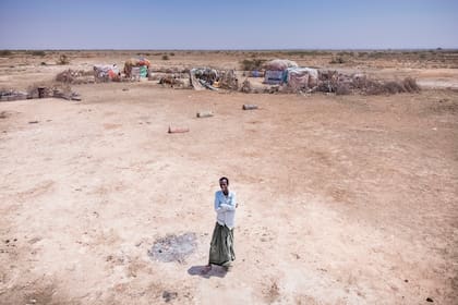 Un pastor afectado por la sequía en la región de Puntlandia, en el norte de Somalia. Lamentablemente el número y la duración de las sequías han aumentado un 29% desde el año 2000. Según las Naciones Unidas se prevé que para el año 2040 uno de cada cuatro niños vivirá en áreas con escasez extrema de agua.