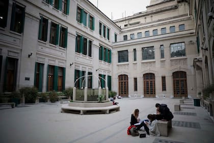 Un patio interno del colegio