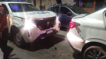 Un patrullero de la bonaerense también sufrió daños