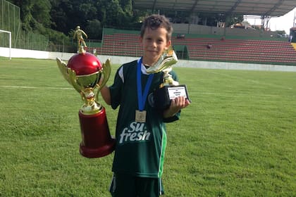 Un pequeño Rodríguez-Gentile luego de ganar un torneo en Campinas (Brasil), donde nació y vivió hasta los 14 años