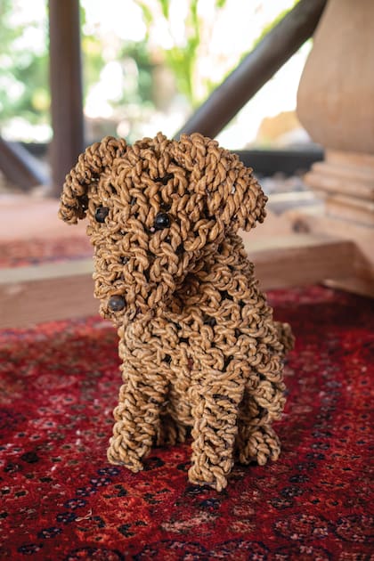 Un perrito tejido que compró en España. 