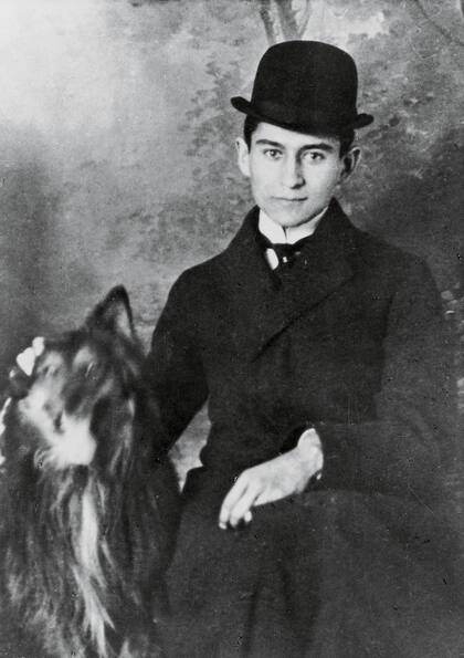 Un perro junto a Franz Kafka, en 1910