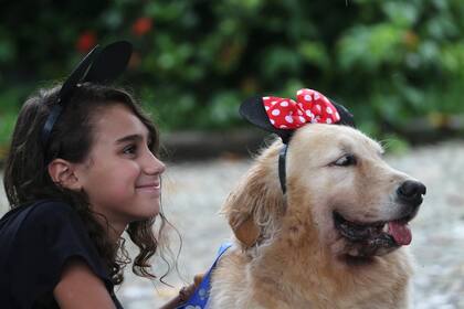 Un perro participa de Blocao, el carnaval canino famoso de Rio de Janeiro, Brasil, el 2 de marzo.