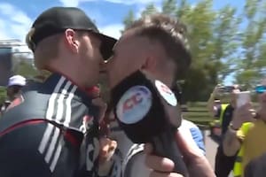 Pernía se sacó con otro piloto y lo fue a buscar enfurecido cuando terminó la carrera