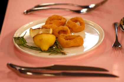 Un plato de rabas, la mejor entrada para un menú autóctono con esencia marplatense, creado por el chef del hotel Costa Galana