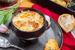 Sopa de cebolla a la francesa