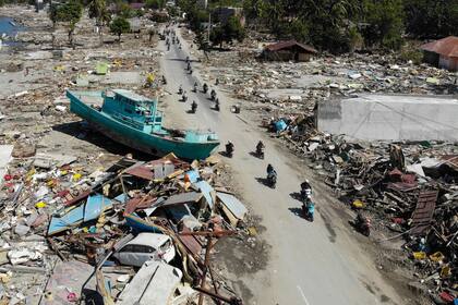 El número de muertos aumenta a medida que los rescatistas van removiendo escombros