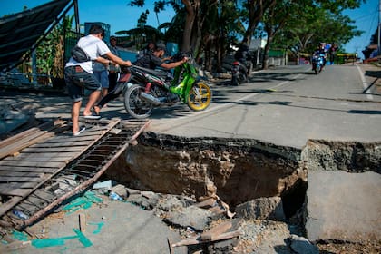 Muchas zonas quedaron incomunicadas por que las rutas y los accesos fueron destruidos por el terremoto