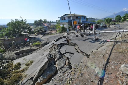 Muchas ciudades quedaron incomunicadas por que las rutas colapsaron y aún no pueden recibir ayuda