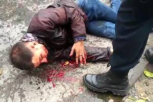 Un policía fue detenido por vecinos después de que intentó robarle un celular a un hombre en Tucumán