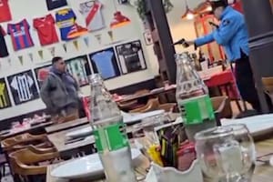 Un policía mató a un hombre que lo amenazó con un cuchillo en un bar