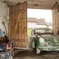 Encuentran un histórico auto abandonado hace 45 años con una historia de película