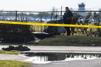 Un portavoz de los rescatistas aseguró que la mujer y el niño fueron trasladados en grave estado al hospital de Hollywood. El menor murió por las heridas