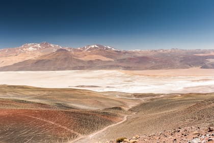 Un postal de salar de Antofalla, ubicado a 3.900 metros de altura en la puna de Catamarca.