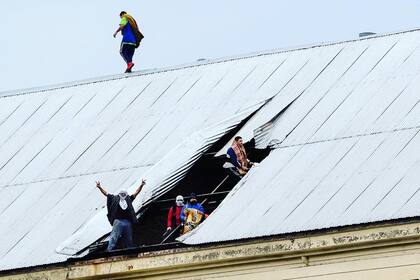 Tras el motín, se acordó el funcionamiento de una mesa de diálogo que volverá a reunirse en el penal de Villa Devoto el miércoles próximo