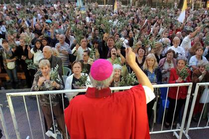 Un procesión y fiesta por el papa Francisco anticipó el Domingo de Ramos