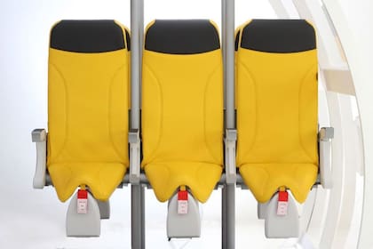 Un prototipo de asiento para viajar parado en avión