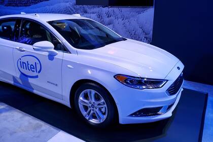 Un prototipo de Intel con 12 cámaras en la carrocería para registrar todo lo que sucede alrededor del auto