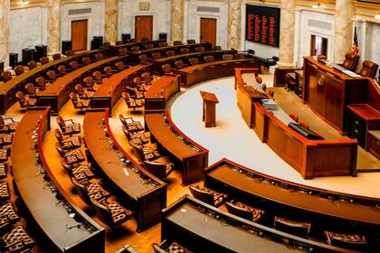 Un proyecto de ley busca prohibir que los legisladores en funciones reciban remuneraciones por representar clientes en litigios contra los gobiernos estatales o locales (iStock)