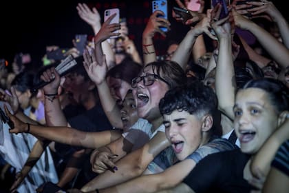 Un público mayoritariamente adolescente y joven colmó el Estadio de Vélez para ver a Milo J