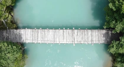 Un puente sobre el Río de las Vueltas dentro del predio de la estancia