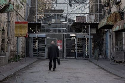 Un puesto de control en una de las entradas a H2. Los residentes aseguran que a veces son hostigados en estos puntos.