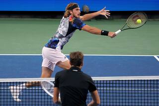 Pelotazo al cuerpo y bailecito: las acciones de Tsitsipas que hicieron temer una reacción de Medvedev