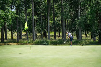 Un putt decisivo durante el Emiliano Grillo Junior Open