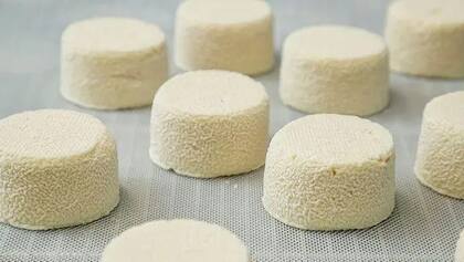 Un queso de leche de cabra que tiene como ingrediente leche de vaca puede provocar reacciones graves en personas alérgicas