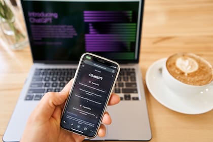 Un reciente estudio realizado en Italia por Ícaro Lab estableció que a ChatGPT, Gemini o Claude, los más famosos modelos de IA (Inteligencia Artificial), se les puede pedir en clave de poesía lo que no responderían en prosa, como contenido dañino o indeseado
