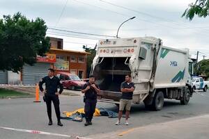 Un recolector de basura murió aplastado por la prensa del camión compactador