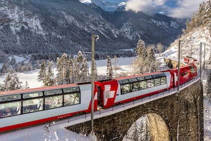 Un recorrido entre Zermatt y St. Moritz que atraviesa puentes y valles sorprendentes