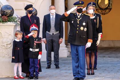 Un recuerdo de la princesa Charlene junto a sus hijos y su marido en una edición anterior del Día Nacional de Mónaco.