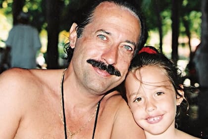 Un recuerdo de su infancia con su papá, Guillermo.