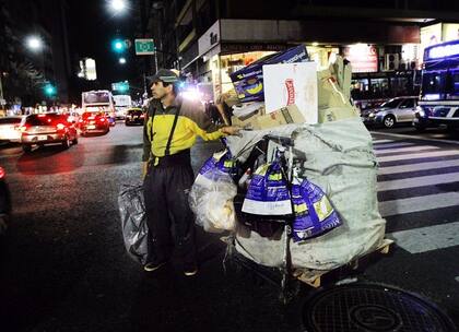 Un recuperador urbano -o "cartonero"- en Buenos Aires