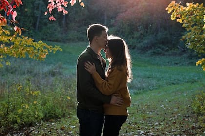 Al principio parecía el reencuentro que siempre había soñado: Él no dejaba de mirarla y de decirle lo linda que estaba.