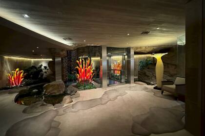 Un refugio de diseño en el desierto con una vista de 300 metros sobre el valle